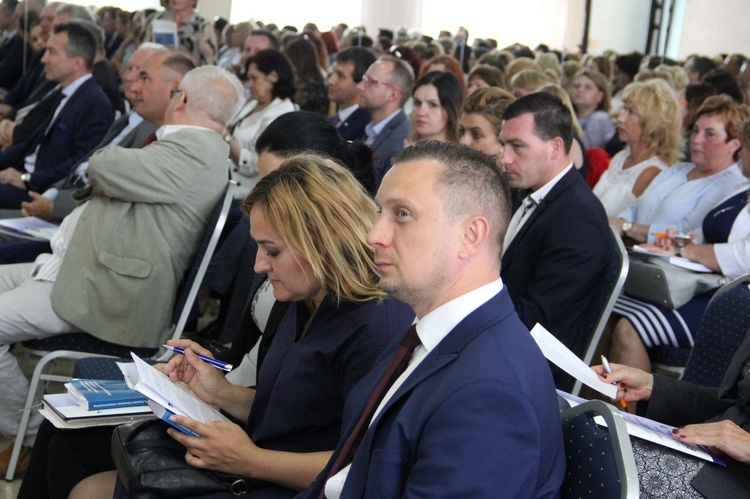 Konferencja o samobójstwach wśród dzieci i młodzieży