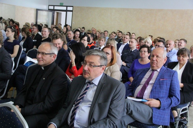 Konferencja o samobójstwach wśród dzieci i młodzieży