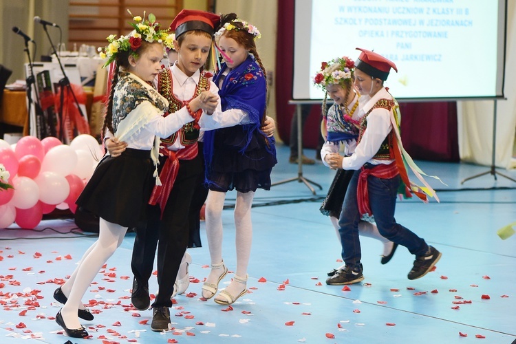 XI Festiwalu Piosenki i Pieśni Patriotycznej w Jezioranach