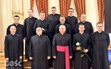 Na zakończenie diakoni zrobili sobie pamiątkowe zdjęcie z moderatorami świdnickiego seminarium.