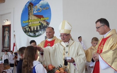 Abp Sławoj Leszek Głódź podziękował parafianom za ich wkład w budowę parafii i świątyni