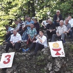 Pielgrzymi wypełniają Kalwarię Piekarską 