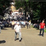 Pielgrzymi wypełniają Kalwarię Piekarską 