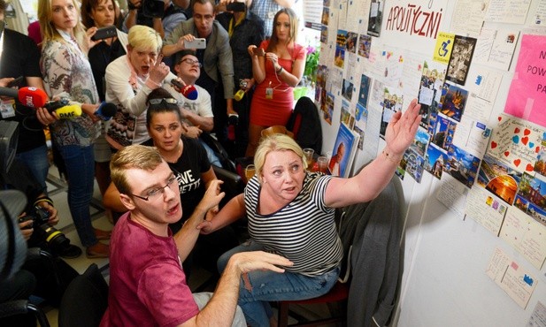 Hartwich: Zawieszamy protest w Sejmie
