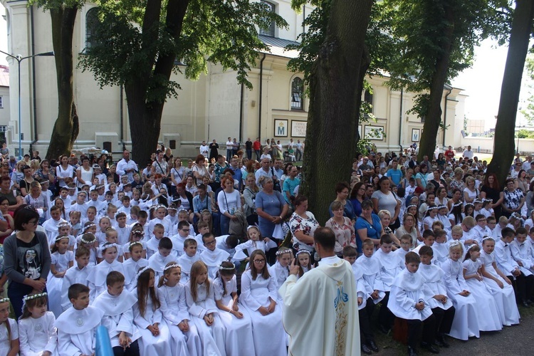 Dzieci pierwszokomunijne w Janowie Lubelskim