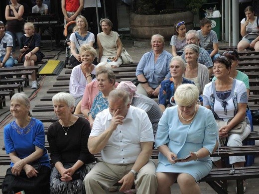 5. Marsz dla Życia i Rodziny w Bielsku-Białej 2018 - festyn Caritas