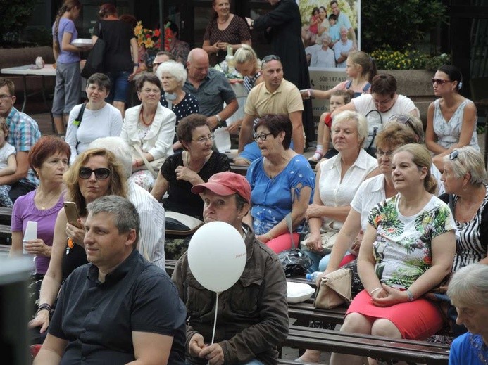 5. Marsz dla Życia i Rodziny w Bielsku-Białej 2018 - festyn Caritas