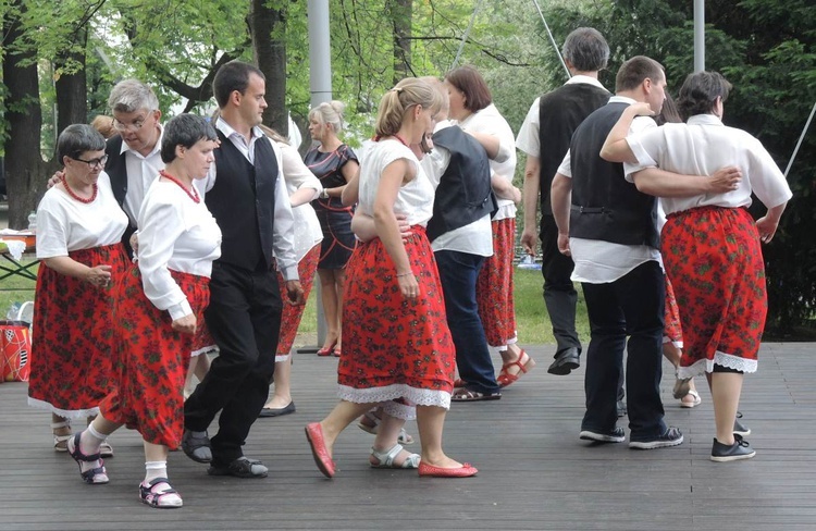 5. Marsz dla Życia i Rodziny w Bielsku-Białej 2018 - festyn Caritas