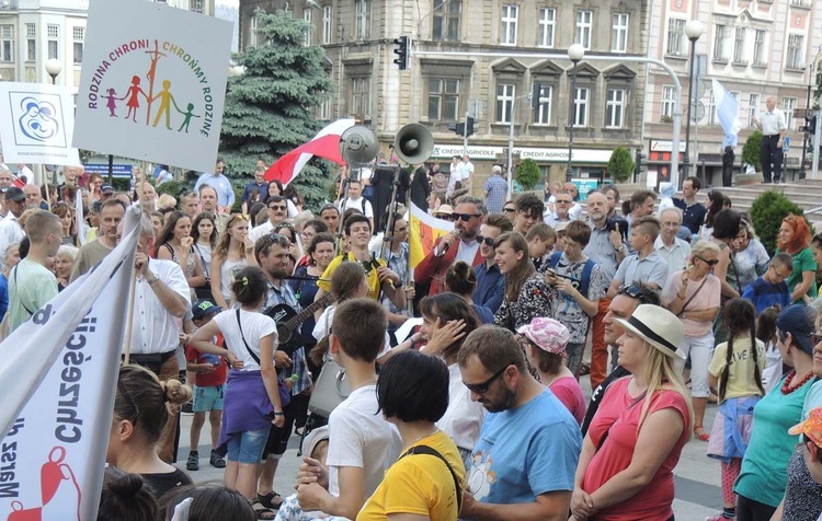 5. Marsz dla Życia i Rodziny w Bielsku-Białej 2018 - na trasie