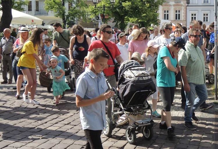 5. Marsz dla Życia i Rodziny w Bielsku-Białej 2018 - na trasie