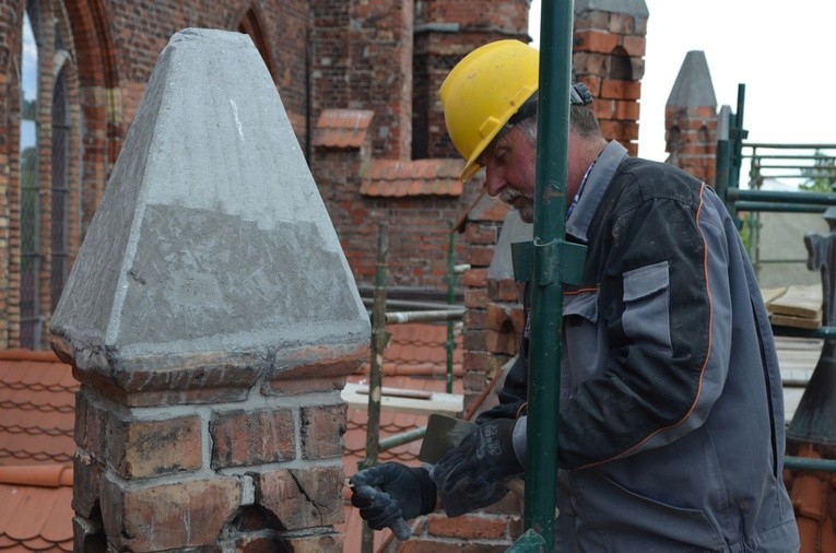 Prace przy kościele Mariackim w Słupsku