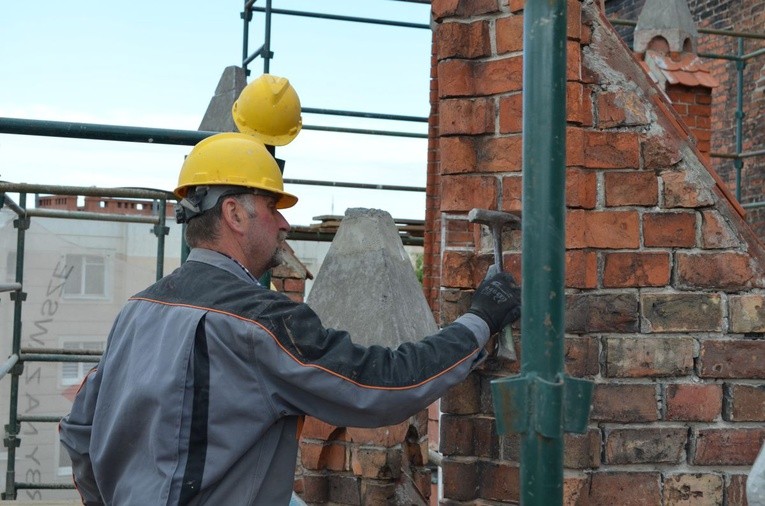Prace przy kościele Mariackim w Słupsku