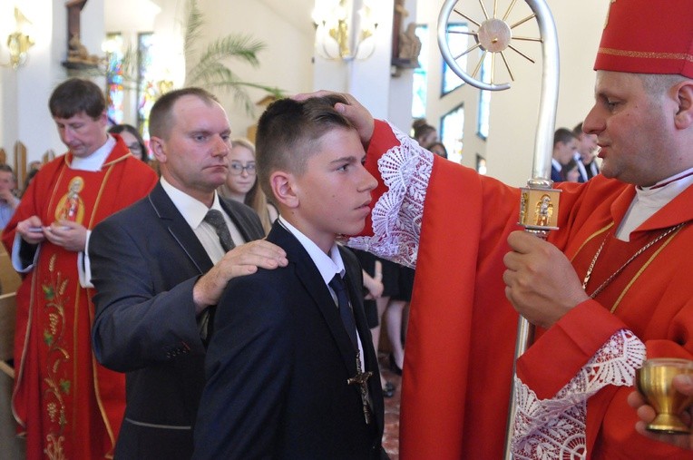 Bierzmowanie w Łososinie Dolnej