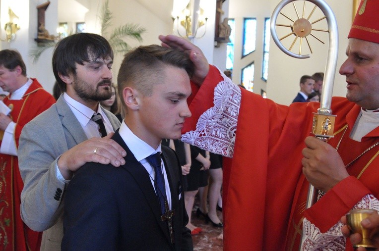 Bierzmowanie w Łososinie Dolnej