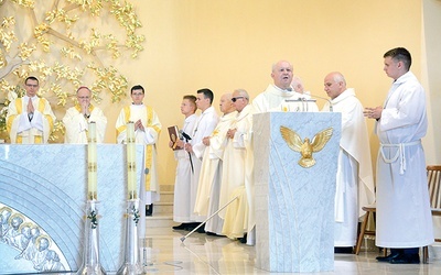 Msza św. w kościele Matki Bożej Fatimskiej w Opolu-Grudzicach.