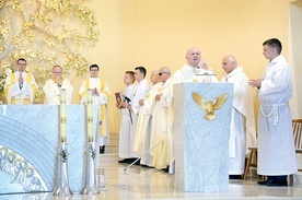 Msza św. w kościele Matki Bożej Fatimskiej w Opolu-Grudzicach.