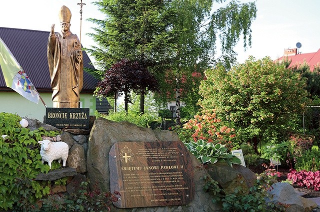 ▲	Do modlitwy zachęca  papież Polak. 