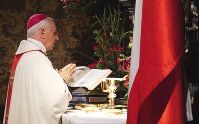 	Głównym celebransem Eucharystii był ordynariusz łowicki.