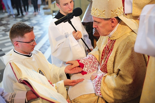 Szafarzem sakramentu był biskup sandomierski.