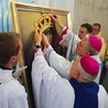 	Rekoronacji obrazu dokonali biskupi.