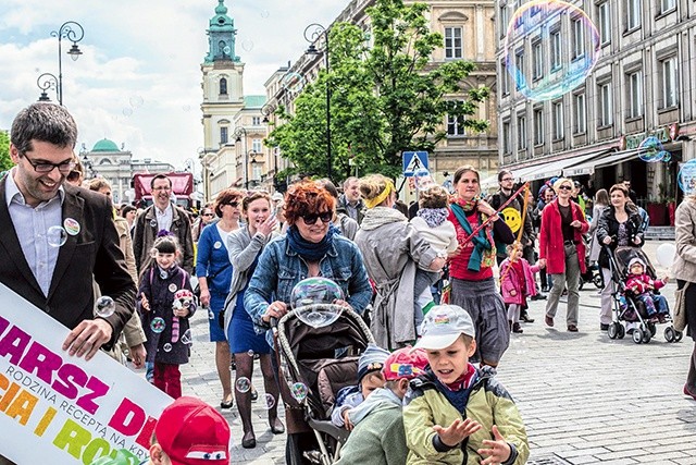 ▼	Podczas imprezy odbędzie się zbiórka  na potrzeby podopiecznych Domu Samotnej Matki.