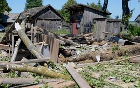 Trąba powietrzna trwała jedynie sekundy, ale szkody zniszczyły dorobek wielu lat