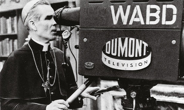 Abp. Fultona Sheena można nazwać pierwszym ewangelizatorem świata mediów. Jego radiowe i telewizyjne katechezy przyciągały miliony słuchaczy i widzów.