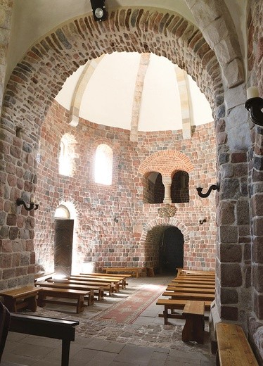 Na balkonie, zwanym emporą (w głębi), zasiadali królowie.