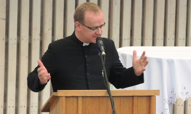Ks Wojciech Węgrzyniak.