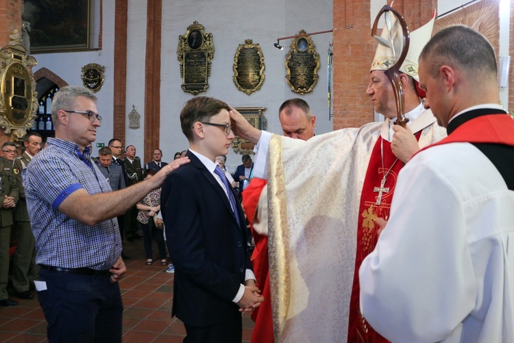 Bierzmowanie i 15-lecie bazyliki garnizonowej we Wrocławiu