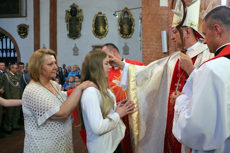 Bierzmowanie i 15-lecie bazyliki garnizonowej we Wrocławiu