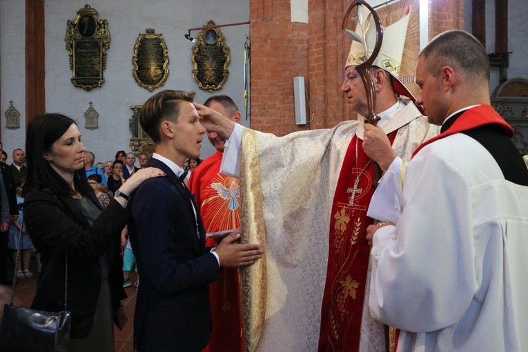 Bierzmowanie i 15-lecie bazyliki garnizonowej we Wrocławiu