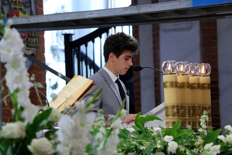 Bierzmowanie i 15-lecie bazyliki garnizonowej we Wrocławiu