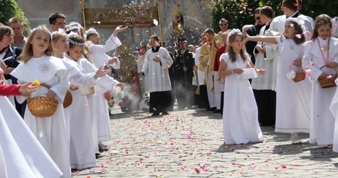 Pójdź za Jezusem Eucharystycznym i... prześlij zdjęcia