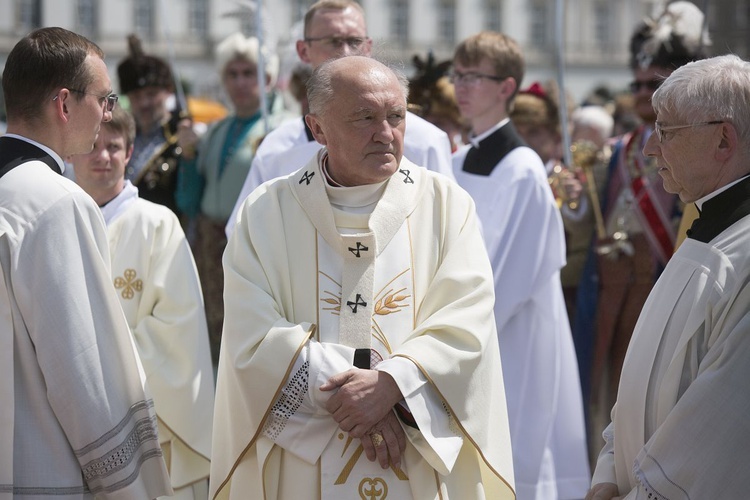 Tysiące warszawiaków na procesji Bożego Ciała