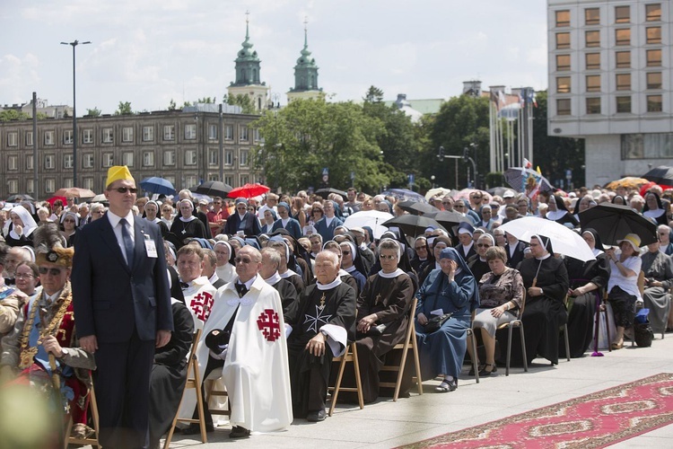 Tysiące warszawiaków na procesji Bożego Ciała