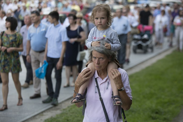 Tysiące warszawiaków na procesji Bożego Ciała