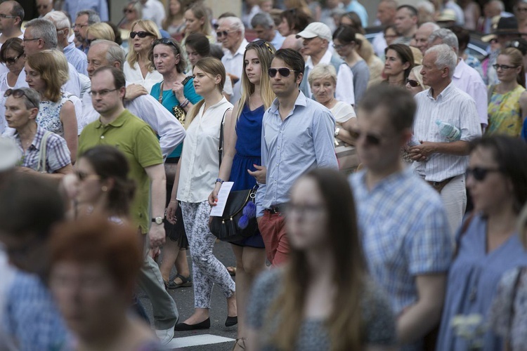 Tysiące warszawiaków na procesji Bożego Ciała