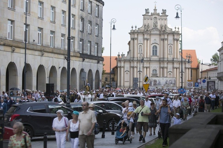 Tysiące warszawiaków na procesji Bożego Ciała