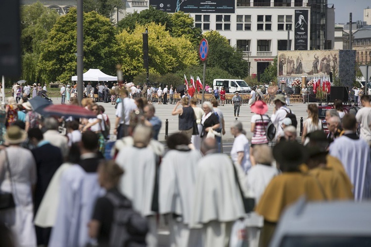 Tysiące warszawiaków na procesji Bożego Ciała