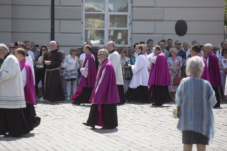 Tysiące warszawiaków na procesji Bożego Ciała