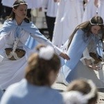 Tysiące warszawiaków na procesji Bożego Ciała