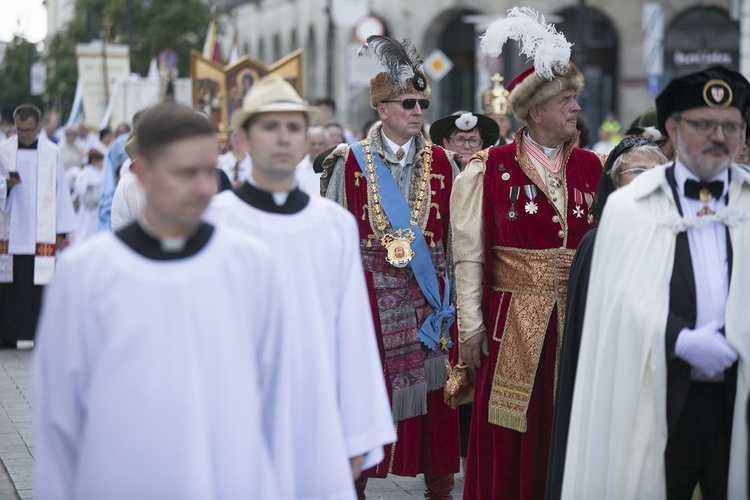 Tysiące warszawiaków na procesji Bożego Ciała