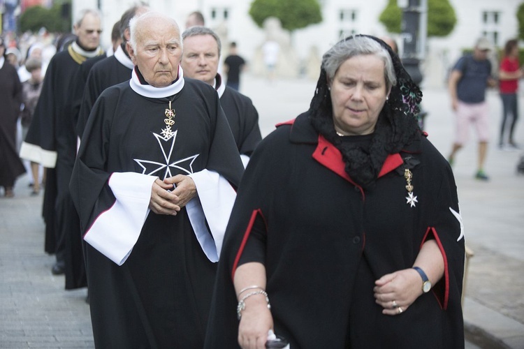 Tysiące warszawiaków na procesji Bożego Ciała