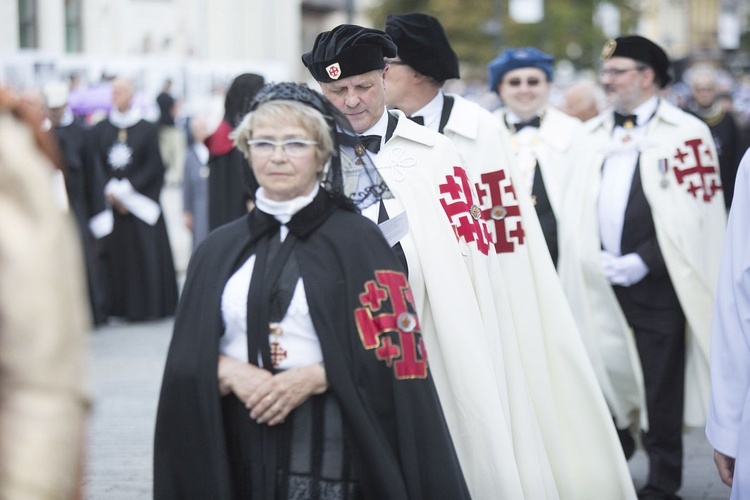 Tysiące warszawiaków na procesji Bożego Ciała