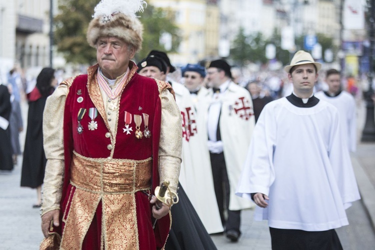 Tysiące warszawiaków na procesji Bożego Ciała