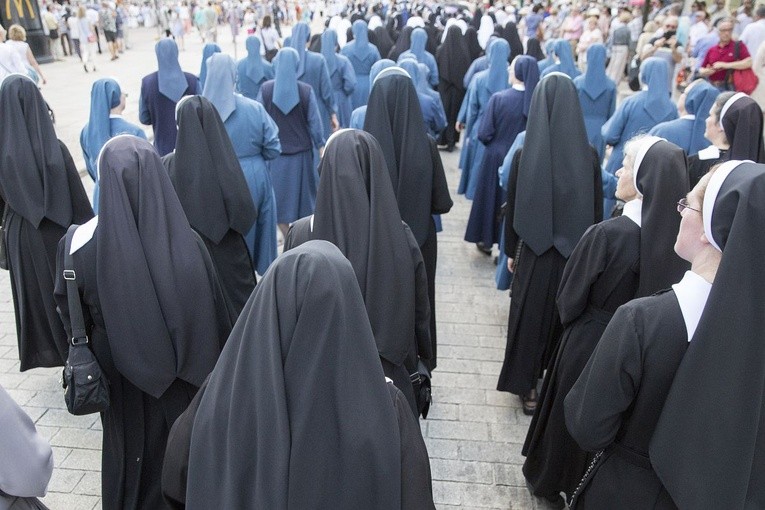 Tysiące warszawiaków na procesji Bożego Ciała