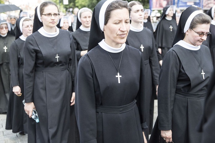 Tysiące warszawiaków na procesji Bożego Ciała