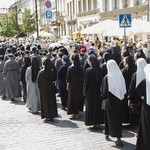 Tysiące warszawiaków na procesji Bożego Ciała