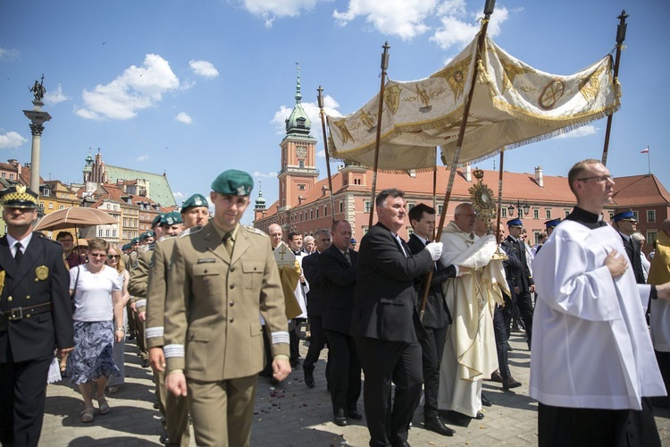 Tysiące warszawiaków na procesji Bożego Ciała